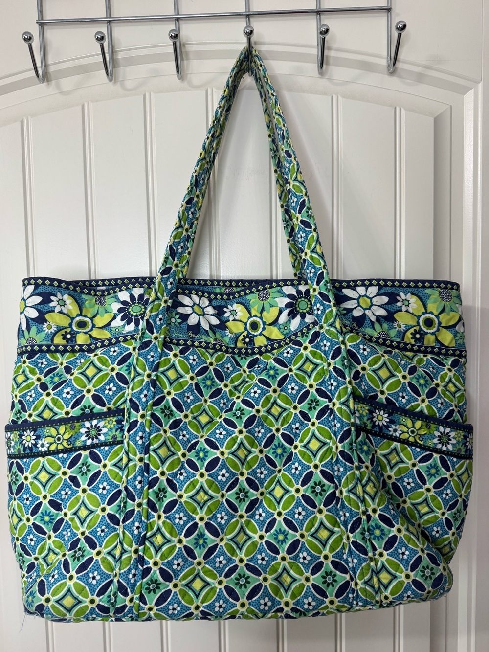 VERA BRADLEY 💚 Large Duffel Travel, Diaper Bag, Green Paisley Pattern 13x17” - Picture 9 of 15
